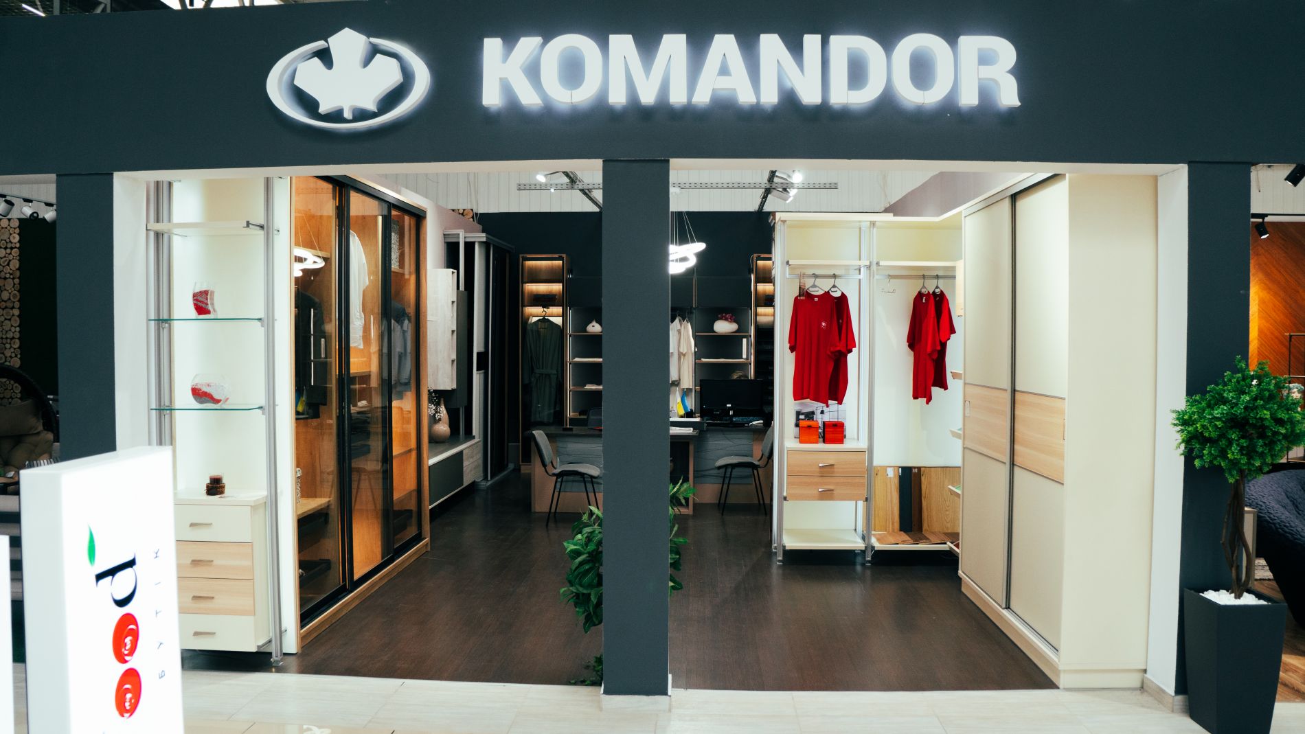 Магазин шафи купе «Komandor» у Львові | ТЦ «MARK» Магазин шафи купе «Komandor» у Львові | ТЦ «MARK»