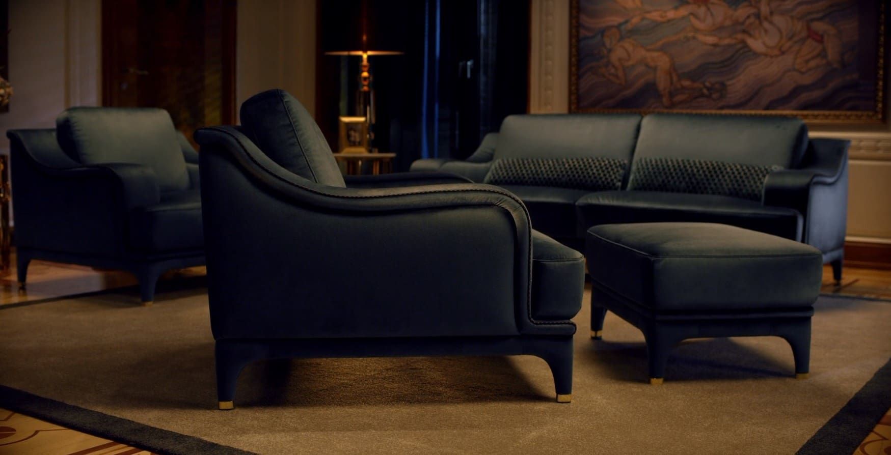 Елегантний та дуже зручний в сидінні набір 