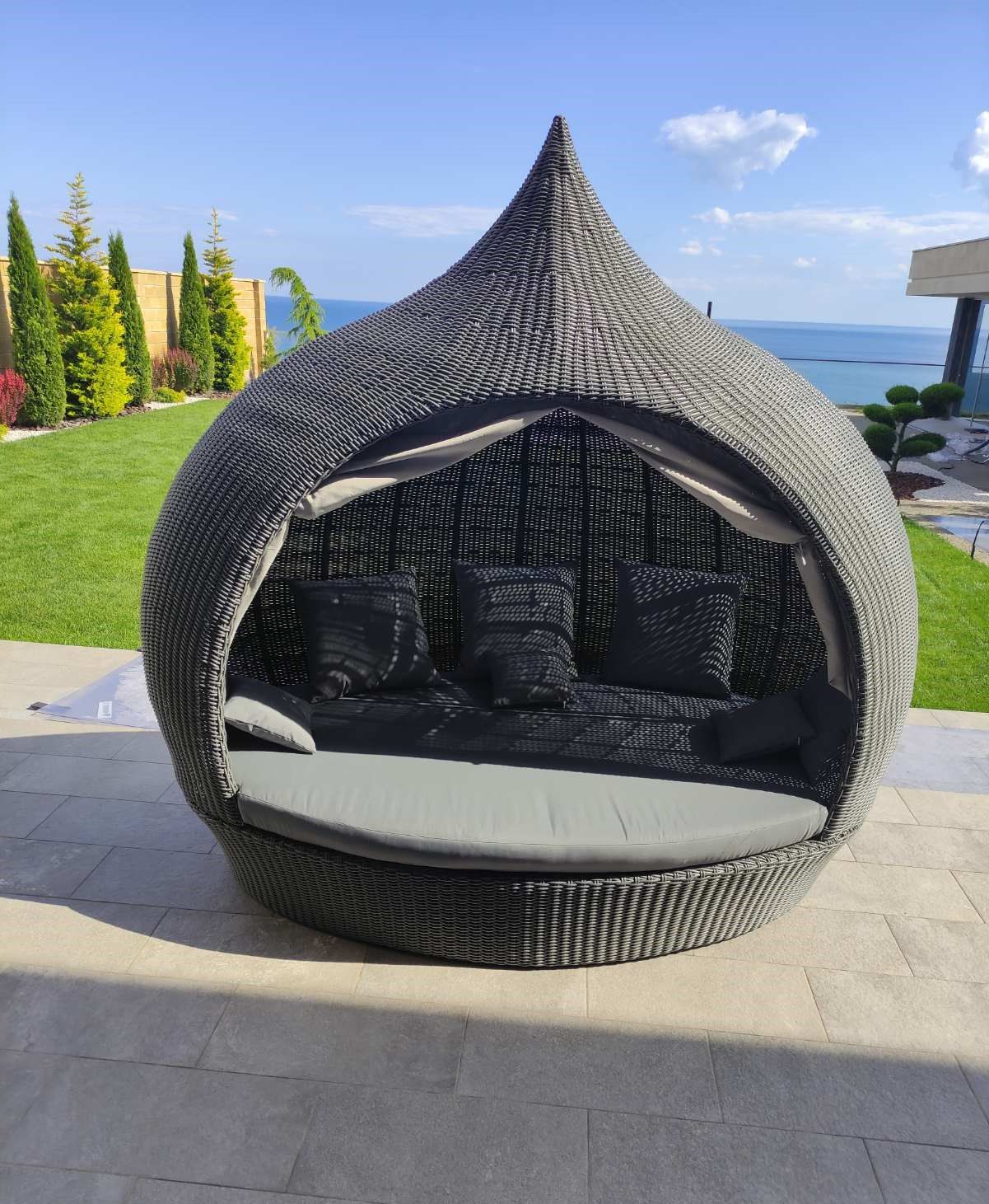 Комфорт на свіжому повітрі з диванами LUXOR