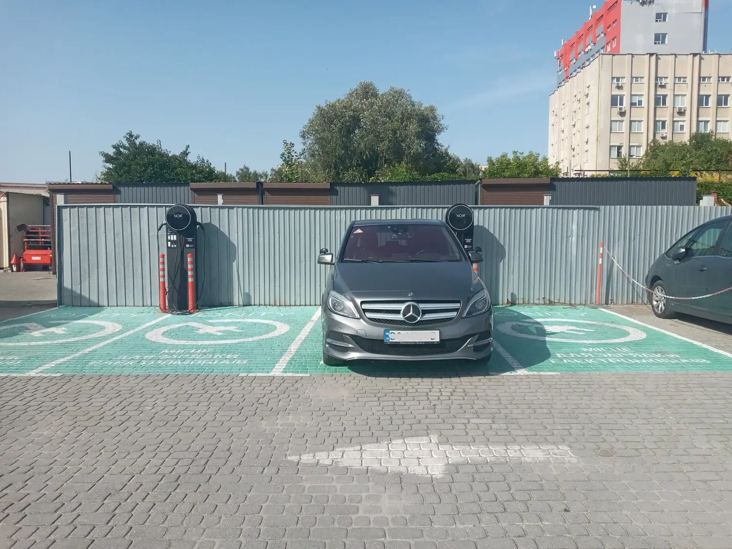 Відкриття електрозаправки IONITY