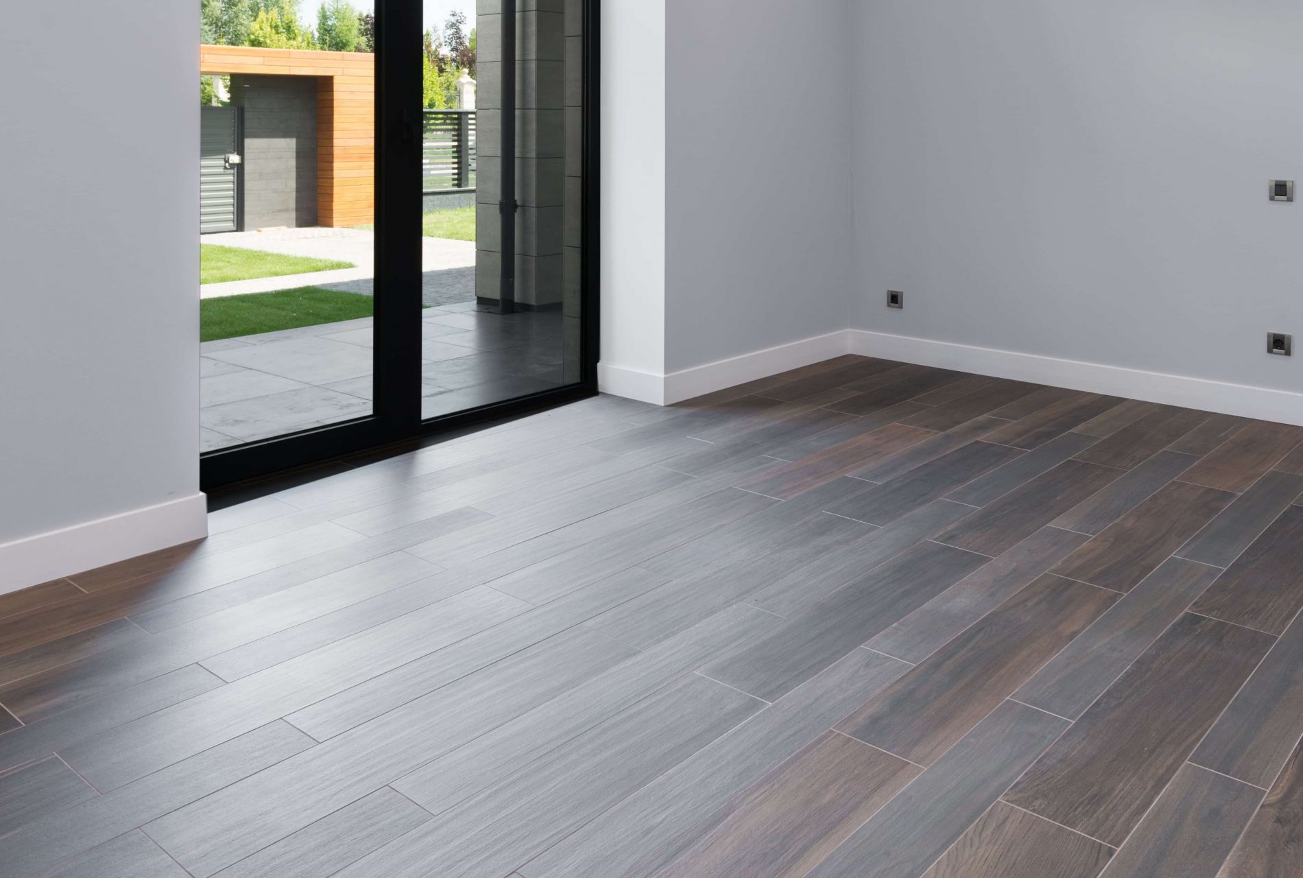 Ламінат з фаскою: переваги і недоліки